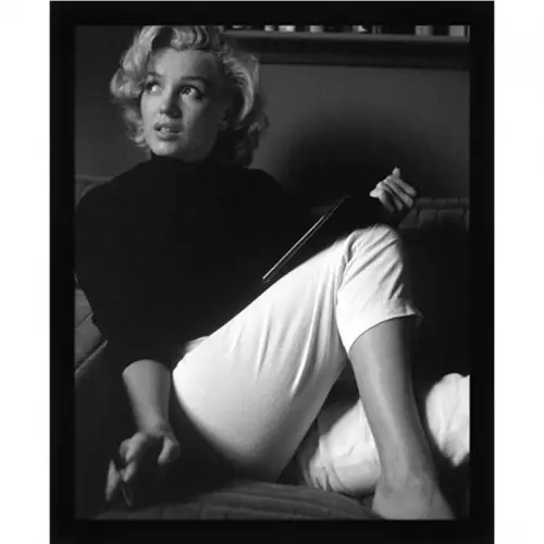 By Kohler Einzigartig und handgefertigt  Marilyn Monroe entspannt zu Hause 50x40x3cm (114450)
